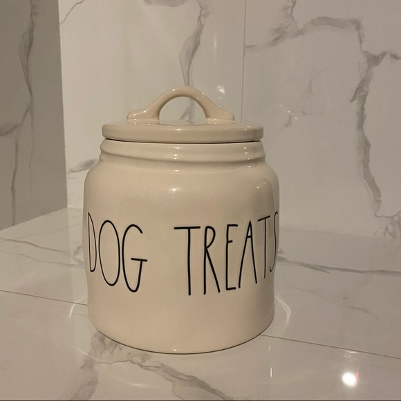 ⭐️HP⭐️ BNWT Rae Dunn “Dog Treats” Jar - Picture 1 of 6